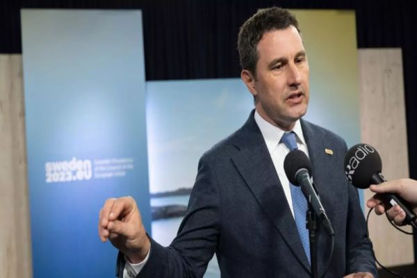 VICEPREMIERUL TANCZOS BARNA: DIRECTORUL CFR TREBUIA DEMIS URGENT! UNII TRĂIESC DIN SALARII NESIMȚITE