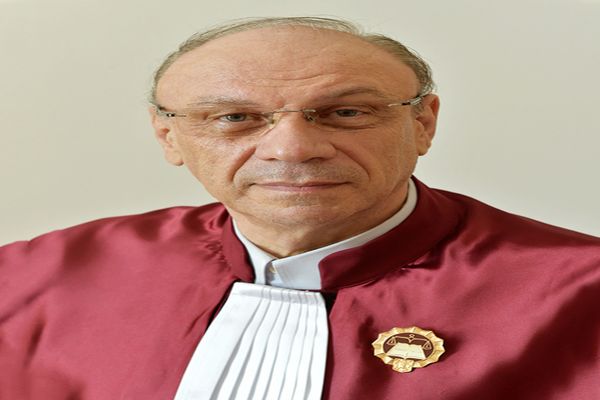 CURTEA CONSTITUȚIONALĂ DISCUTĂ DE LA ORA 13,00 INTERIMATUL LA FUNCȚIA DE PREȘEDINTE