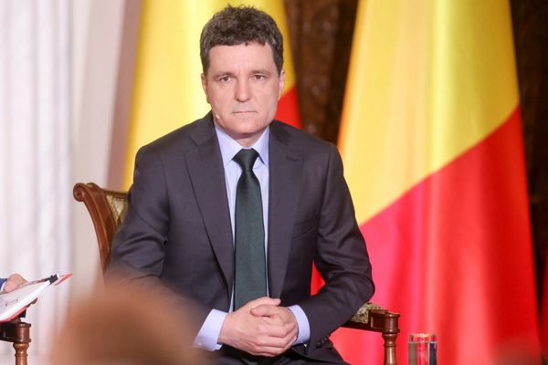 NICUȘOR DAN ÎNCEPE NEGOCIERILE PENTRU FORMAREA GUVERNULUI: „SUNT PATRU PARTIDE LA MASĂ, PLUS MINORITĂȚILE, ȘI O SĂ FIE O DISCUȚIE”