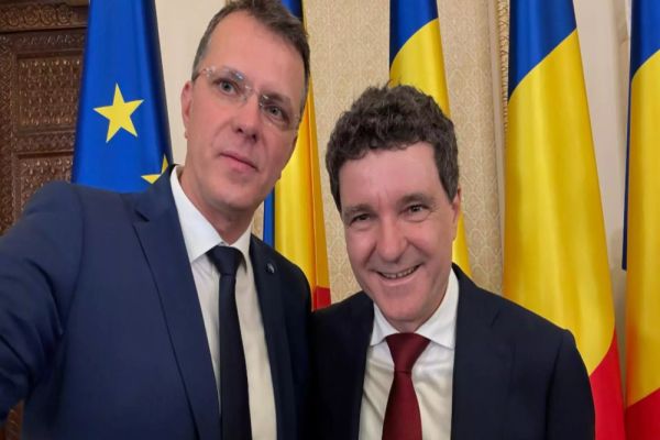 CUM A FOST DAT AFARĂ NICUȘOR DAN DIN USR - IONUȚ MOȘTEANU, DEZVĂLUIRI BOMBĂ: "SUNT UNUL DINTRE ĂIA CARE I-AM LUAT PARTIDUL, L-AM DAT AFARĂ, L-AM ÎMPINS"