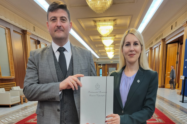 „SCĂPĂM DE SEMNĂTURILE INUTILE!”. SENATUL A ADOPTAT PROPUNEREA USR CARE DIGITALIZEAZĂ DEPUNEREA ACTELOR ÎN INSTANȚĂ