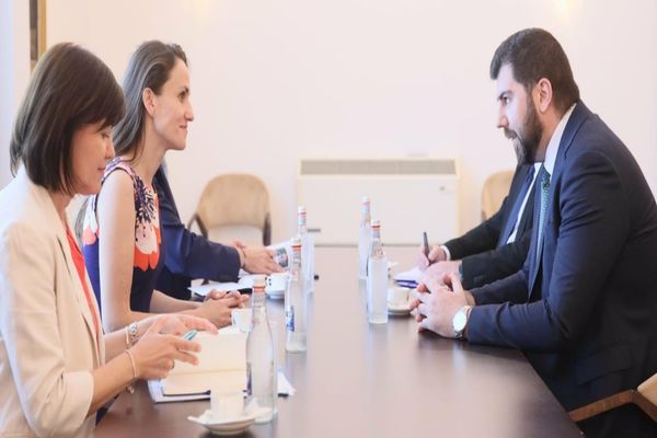 MINISTRUL DE EXTERNE, OANA ȚOIU, S-A ÎNTÂLNIT CU AMBASADORUL SÂRB; A RECONFIRMAT SPRIJINUL PENTRU PARCURSUL EUROPEAN AL SERBIEI