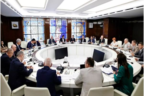 ILIE BOLOJAN, CĂTRE REPREZENTAŢII ASOCIAŢIEI MUNICIPIILOR DIN ROMÂNIA: ”INVESTIŢIILE DIN PNRR VOR CONTINUA PLANIFICAT”