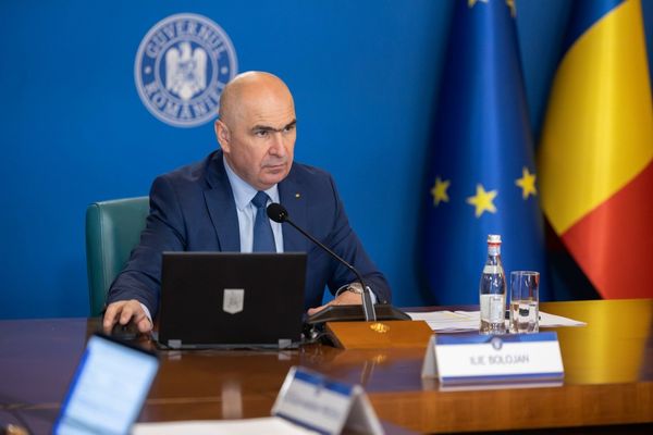 GUVERNUL BOLOJAN LIMITEAZĂ RETRAGEREA BANILOR DIN PILONUL 2 DE PENSII: DOAR 30% ÎN PRIMA TRANȘĂ