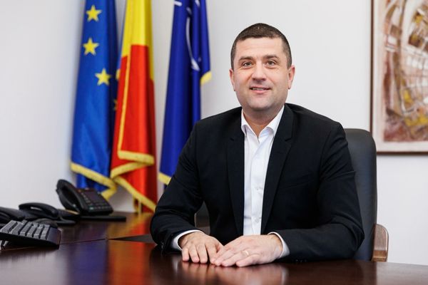 MINISTRUL ECONOMIEI, RADU MIRUȚĂ, A MERS ÎN MIJLOCUL PROTESTATARILOR DE LA DAMEN MANGALIA: EU NU SUNT AICI SĂ VĂ SPUN POVEȘTI. POVEȘTI VI S-AU SPUS PÂNĂ ACUM