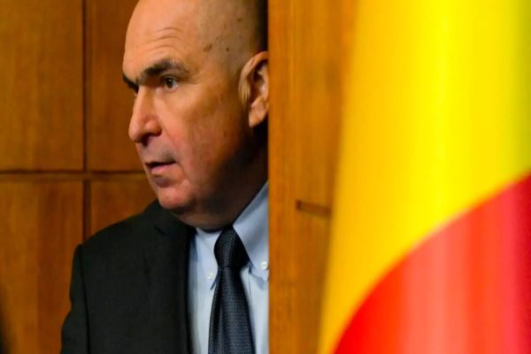 Ora 15:00, Ilie Bolojan face primele declarații după demisia lui Moșteanu. Premierul l-a delegat deja ca interimar pe Radu Miruță