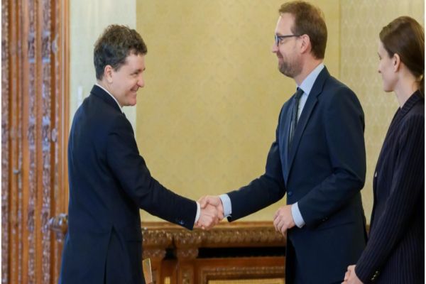 ȘEFUL REZIȘTILOR A RECUNOSCUT CĂ SE VEDE DES CU NICUȘOR DAN. CE PUN LA CALE CEI DOI