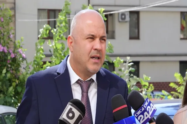 Emanuel Ungureanu sesizează DNA și ANI după ce un judecător CCR a zburat cu avion privat la Mykonos