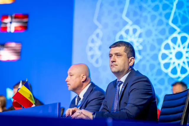 Miruță spune că un comandant al unei unități militare deconta adidași și tricouri din banii Armatei