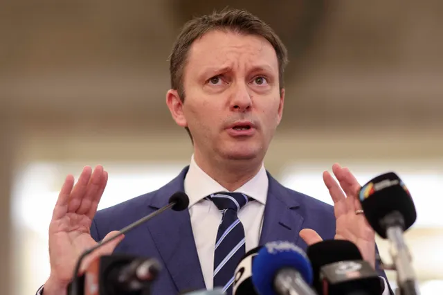 Guvernul Mureșan, la un pas de votul decisiv. De unde vin cele 30 de voturi în plus