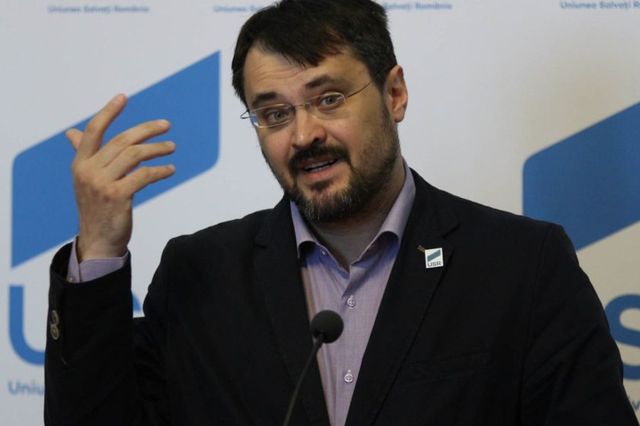 Ghinea (USR): Eu, personal, mi-aș tăia mâna decât să votez un premier Predoiu