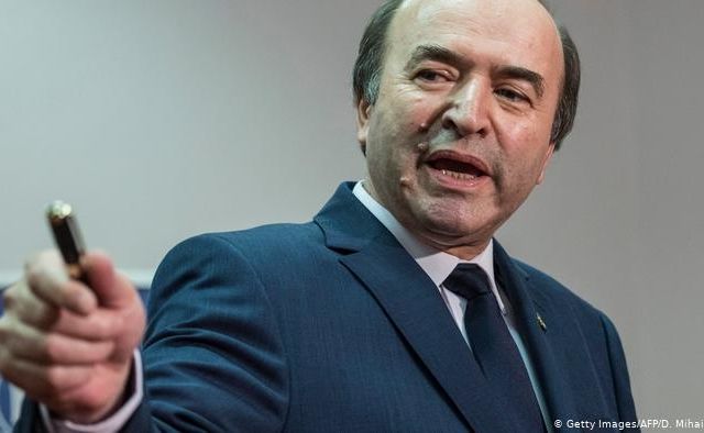 Fost judecător CCR: Președintele Nicușor Dan nu poate refuza un guvern PSD-AUR