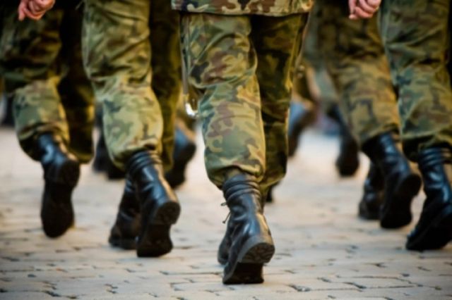 Amendamentul prin care se acordă un ajutor unic pentru pensionarii militari a trecut cu votul PSD și AUR