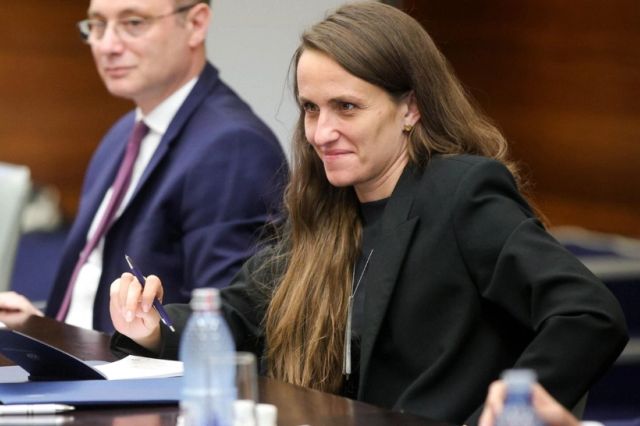 Oana Țoiu și consulul României în Dubai, convocați la audieri în Parlament privind repatrierea românilor din zonele de conflict