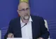 KELEMEN HUNOR:  EU ÎI ROG PE TOŢI COLEGII MEI DIN COALIŢIE  SĂ IA UN LIGHEAN CU APĂ RECE ŞI SĂ PUNĂ FIECARE PICIOARELE ÎN APĂ. SE LINIŞTEŞTE TOATĂ LUMEA ŞI MÂINE SĂ NE ÎNTOARCEM LA MASĂ