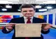 „CIRCULĂ UN FALS GROSOLAN!” – NICUȘOR DAN ȘI-A PREZENTAT DIPLOMA DE LA BACALAUREAT