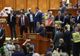 USR și AUR garantează circul în Parlament. Dezbaterea bugetului, acoperită cu țipete și gesturi de mahala